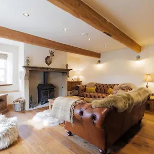 5 Star On The With Log Burner - Dog Friendly Holiday home